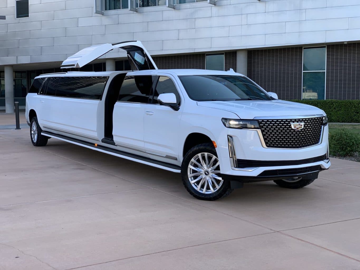 Cadillac Escalade ESV Limo exterior